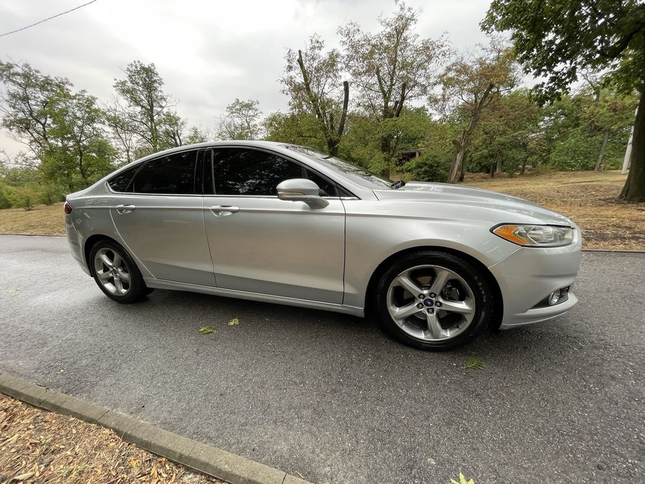 Продам Ford Fusion в гарній комплектації.