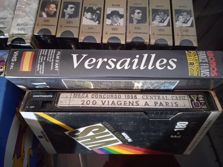 17 cassetes VHS diversas