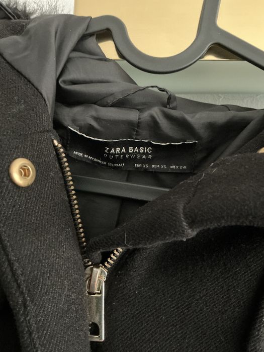 Casaco preto com capuz zara XS