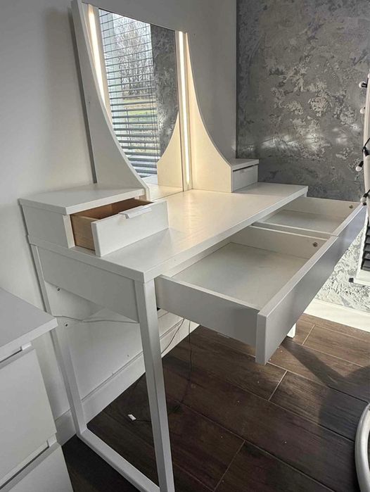 Toaletka z podwietlenirm led Meblik