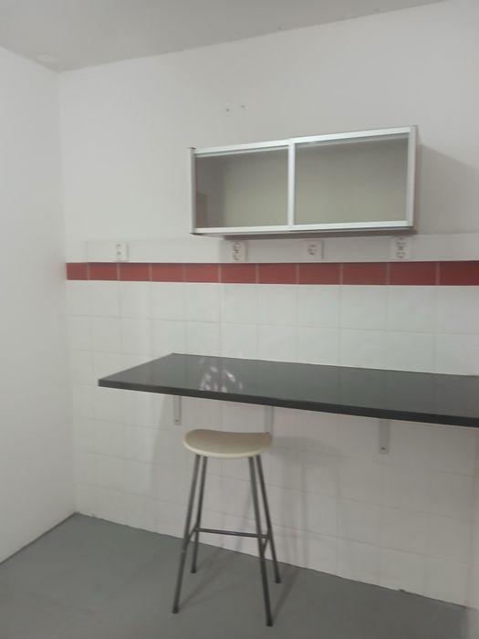 Excelente armazém para alugar em cabanas   de palmela junto a coca cala