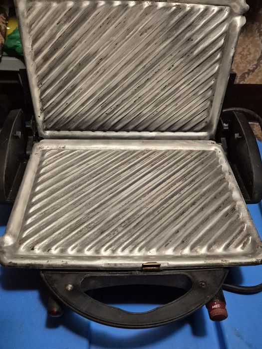 Електричний гриль Delonghi