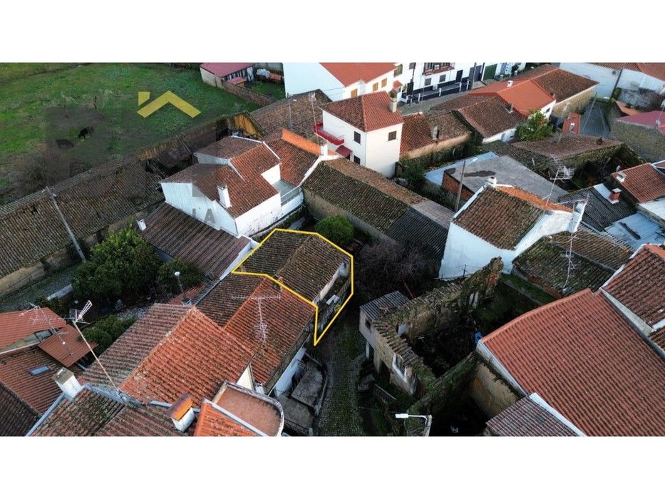 Moradia em pedra para venda em Tinalhas!