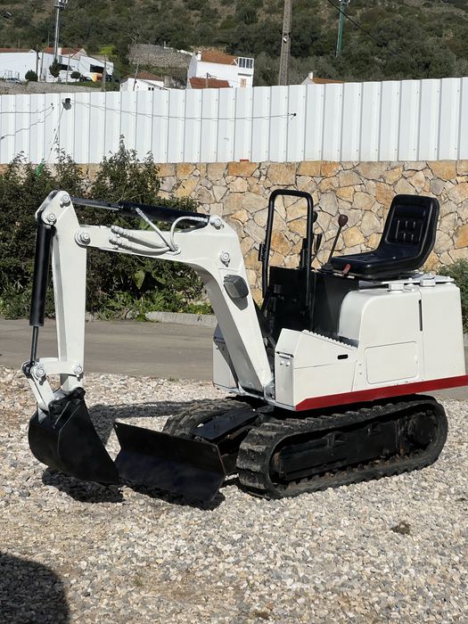 Mini Giratória Nissan N080 (70cm) 800KG LINHA DE MARTELO