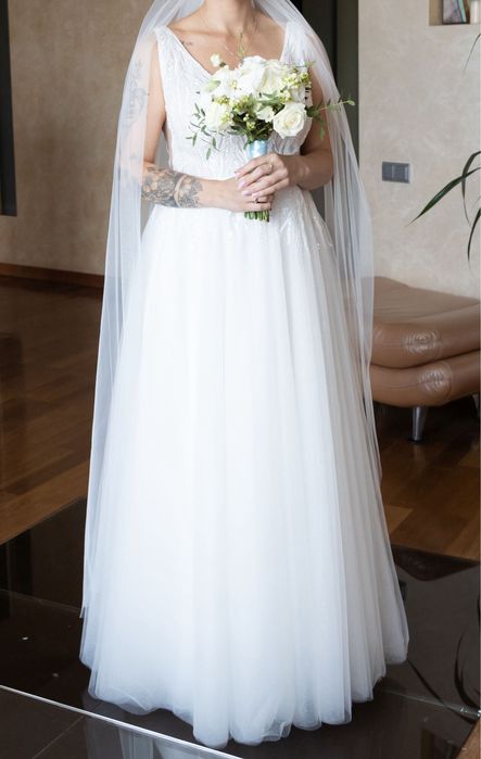 Продам весільню сукню