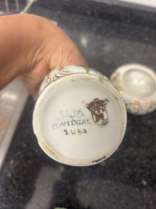 Garrafa pequena e taca - porcelaba elpa de Alcobaca