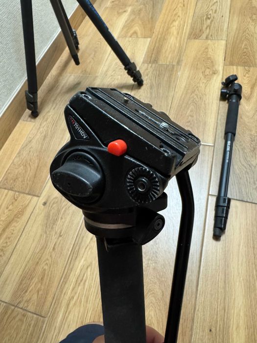 Моноподи Manfrotto 680B + голова 701hdv і Slik monopod 350