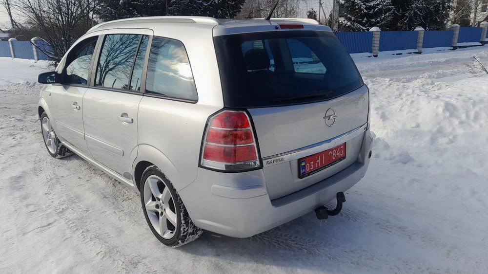 Свежепригнан Opel Zafira B 2006 Газ/бензин