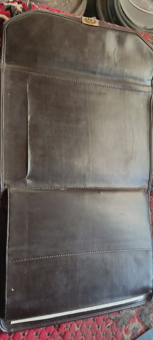 Якiсна ШКІряна ПАПКА.