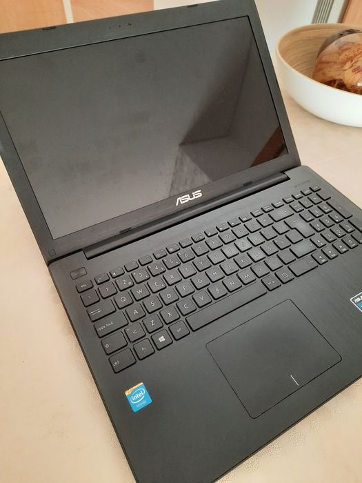 Portátil Asus para desocupar