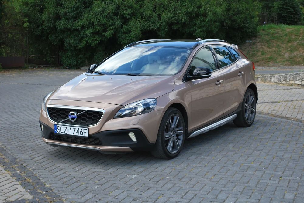 Volvo V40 Cross Country 2.0 D4 190KM Mały przebieg + Raport CarVertical , Panorama ,Biksenon