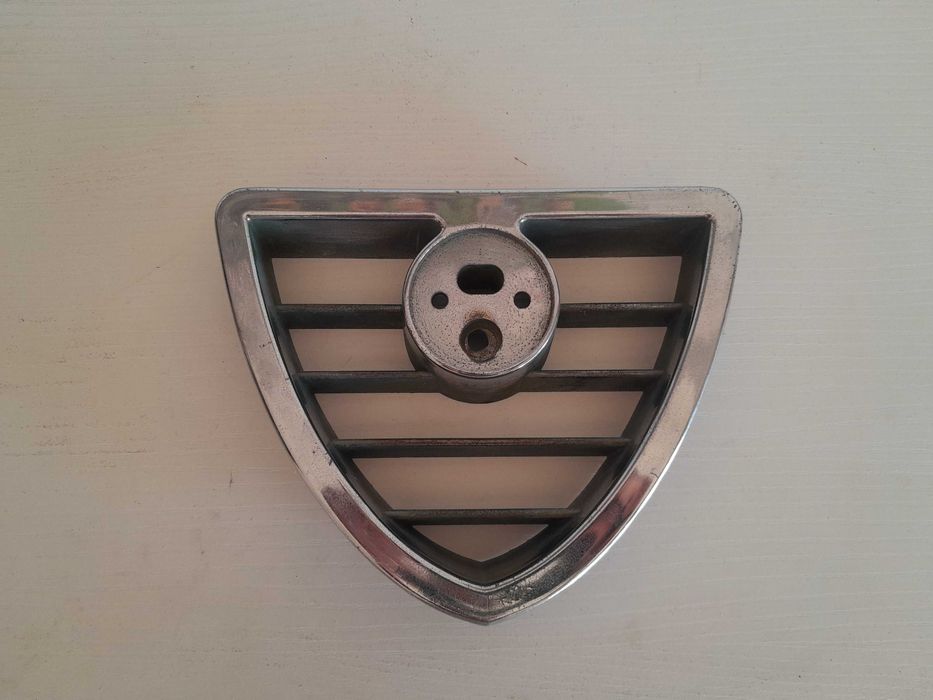 Alfasud Sprint escudeto centro grelha