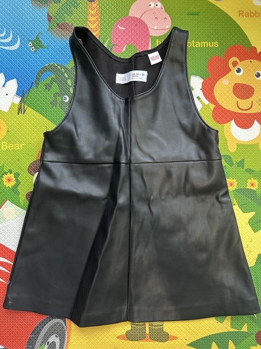 Zara сукні та светрик