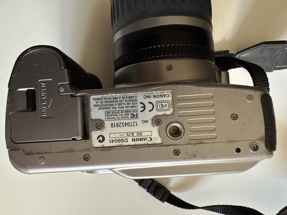 Maquina CANON EOS 300D