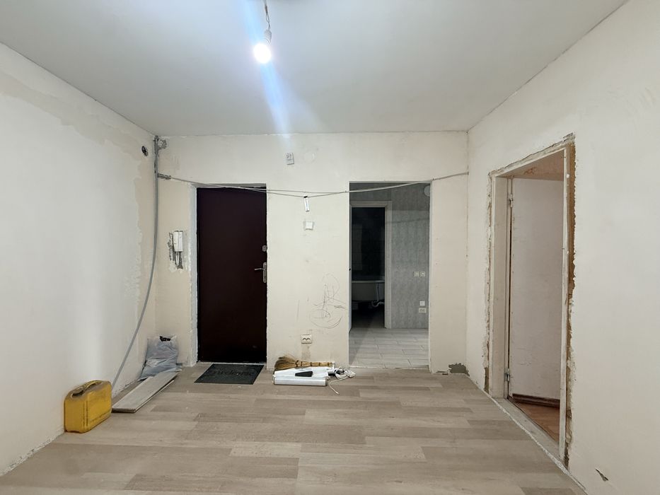 Продаж чотирьох кімнатної квартири . Ощадбанк.