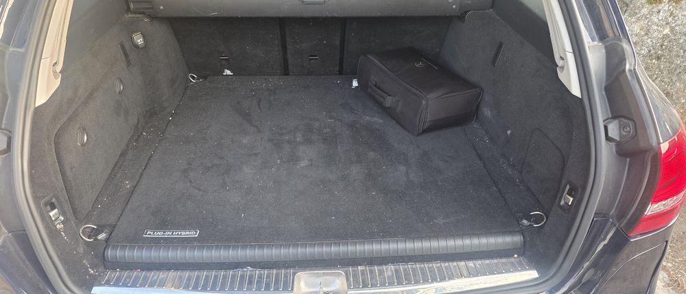Selling a 2015 Mercedes C350e with approximately 170,000 km