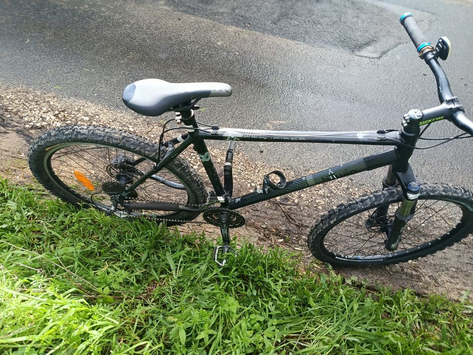 B'Twin Rockrider 8.1 - Suspensão RockShox - Pneus Novos