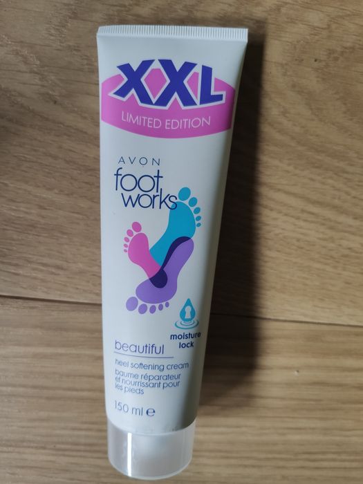 Avon krem do pięt z kwasami AHA 150 ml