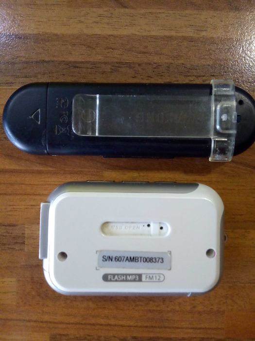 MP-плеер Samsung YP-U5; LG Flash mp3