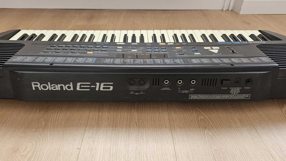 Keyboard Roland E-16