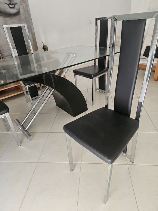 Mesa de jantar e 4 cadeiras