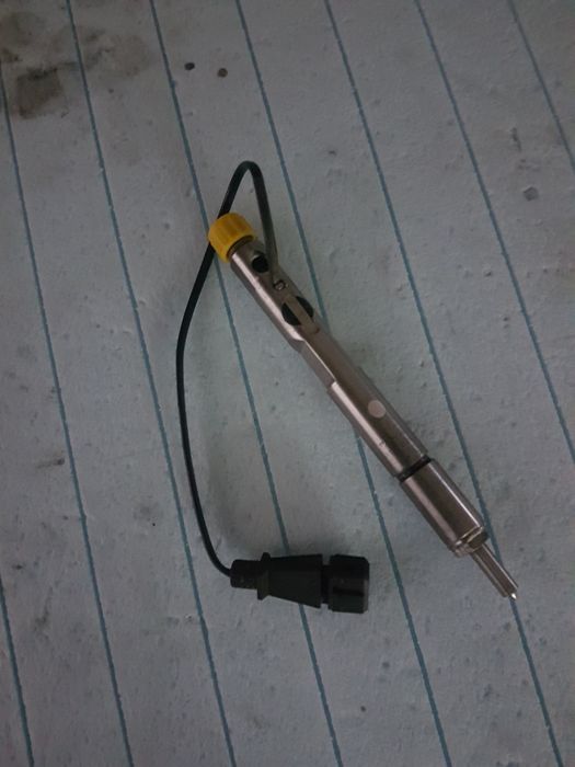 Форсунка керуюча з датчиком мерседес ОМ 602. А 000 010 1651.