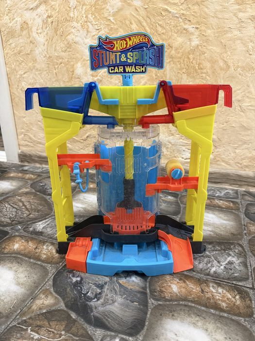 Автовоз та автомийка Hot Wheels