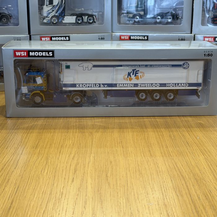 Model 1:50 WSI Scania 3 4x2 + naczepa