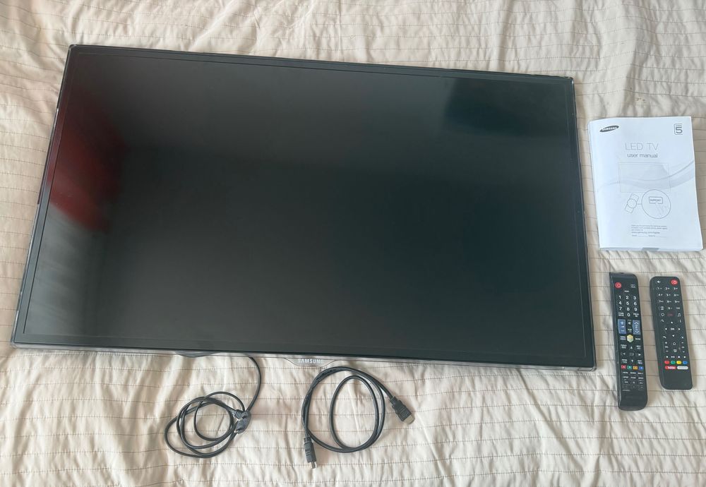 Ostatnia szansa Telewizor Samsung UE40ES5500WXXH, 40’, model z 2012 roku.