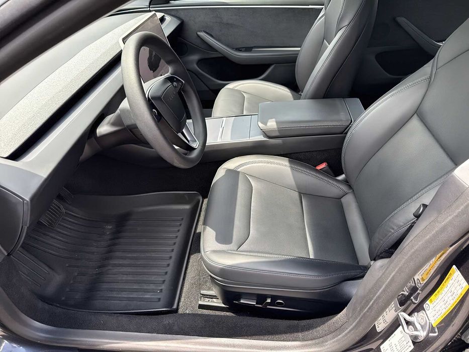 Tesla Model 3 Long Range      2025