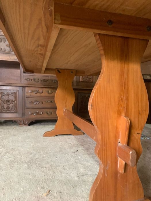 Mesa de jantar em madeira