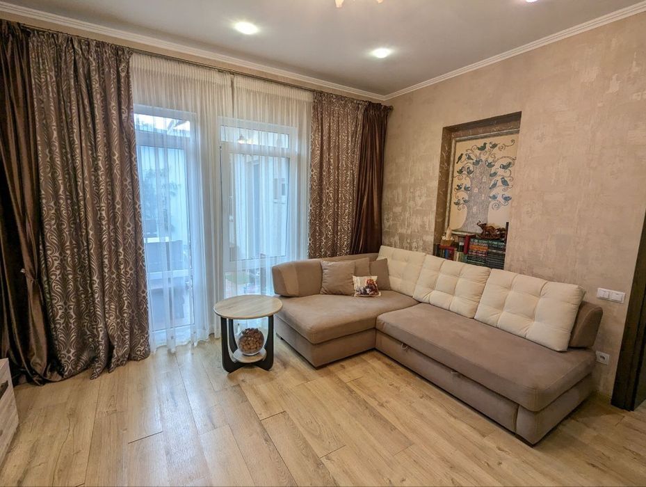 Продам будинок в центрі поблизу парку
