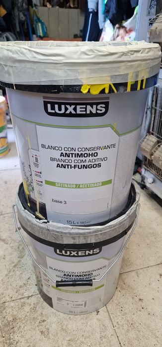 Latas de tinta acetinada