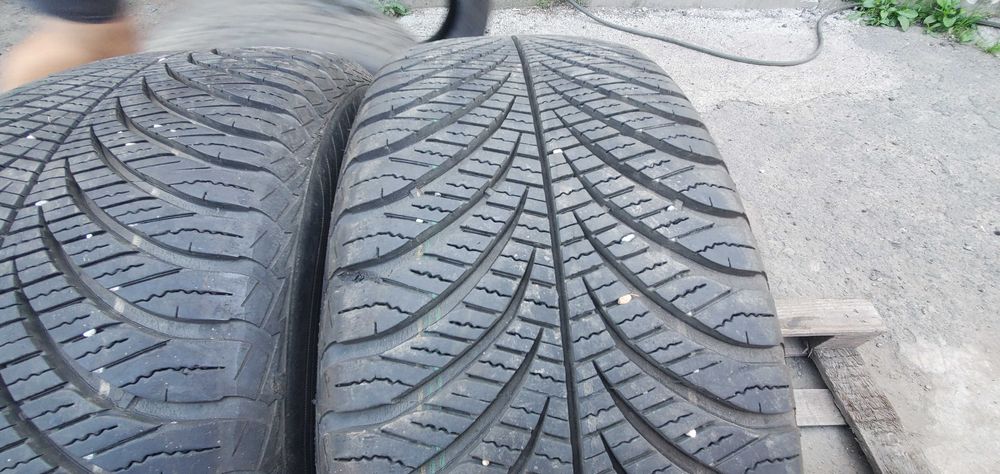 Всесезонні шини 215 55 R17 GoodYear Vector 4S France 2019рік