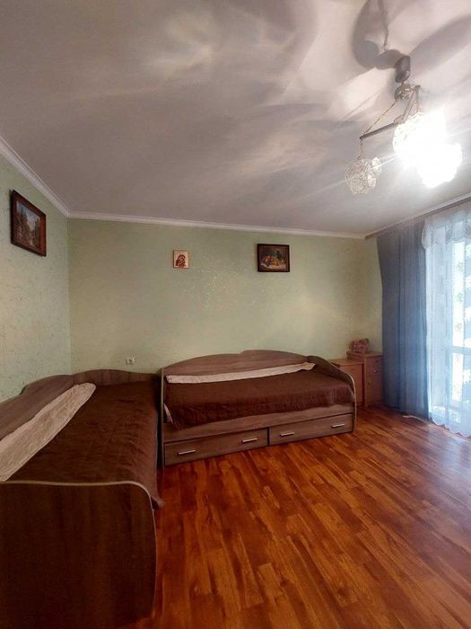 Продам просторную квартиру на Заболотного / Семена Палия. Центр пос. Котовского. Газ. Дом из красного кирпича. Безопасный этаж
