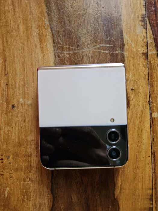 Samsung Z Flip 4 - 128Gb (Desbloqueado)