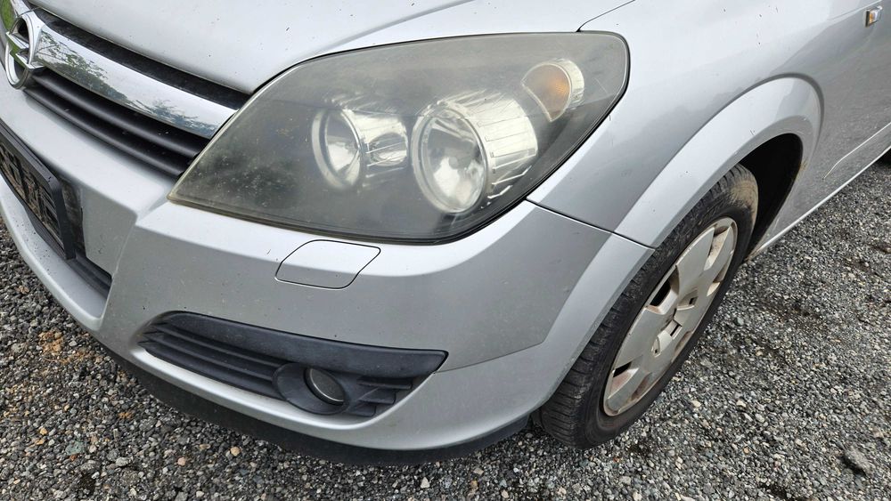 Opel Astra H III zderzak przedni przód Z157