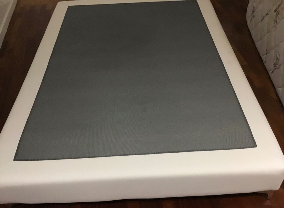 Cama + colchão 140x190 Belioni 2 anos de uso