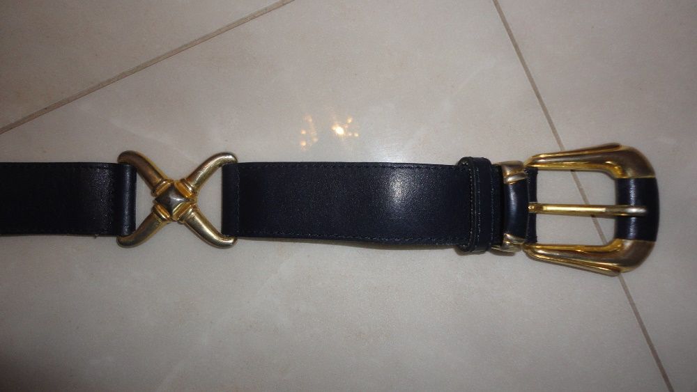 Cinto de senhora em cabedal preto