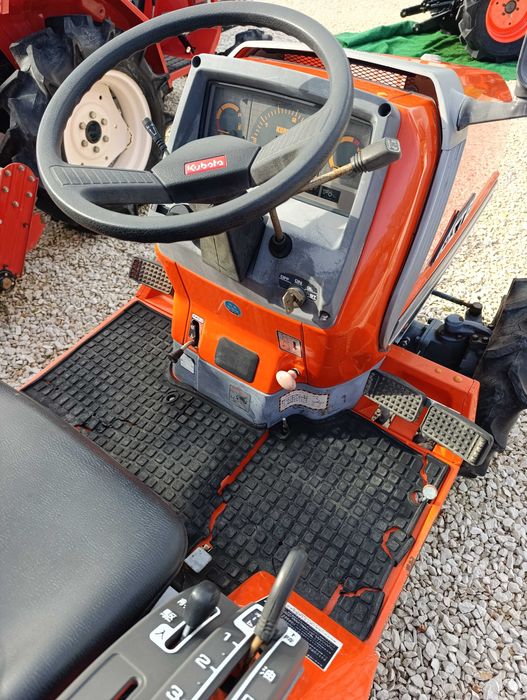 Trator Kubota A17 com frese