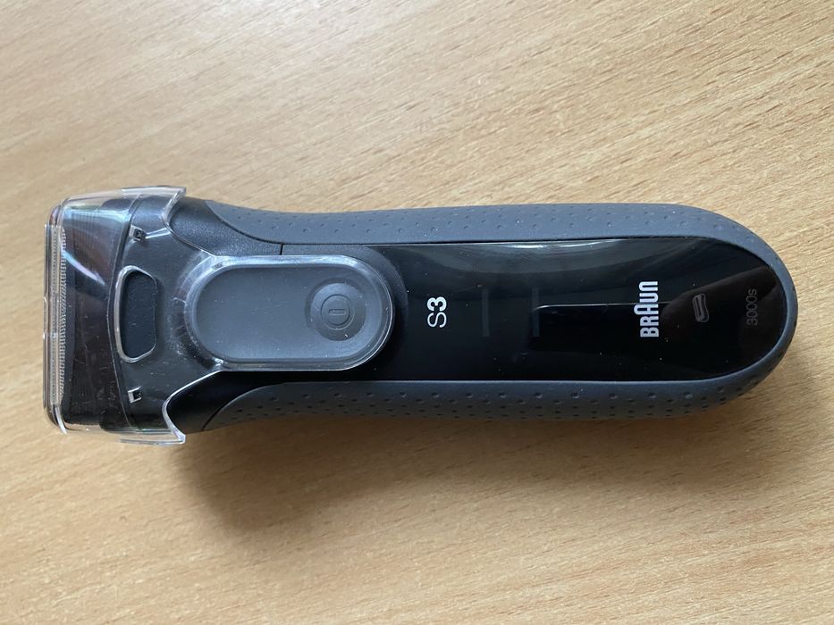 Набір електробритва Braun 3000s Series 3 + тример для носа Braun EN10