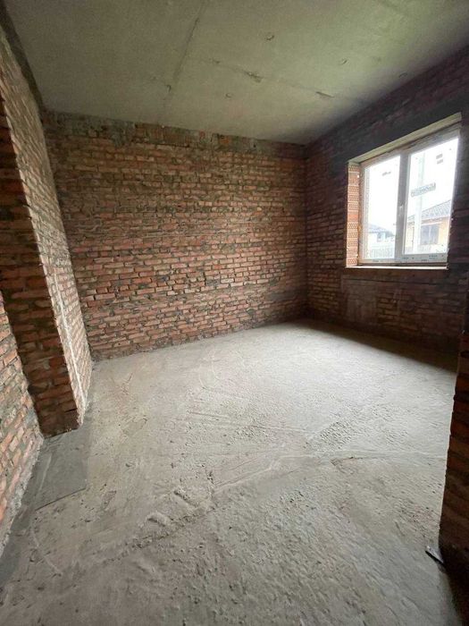 Продаж готового будинку з ділянкою та гаражем !