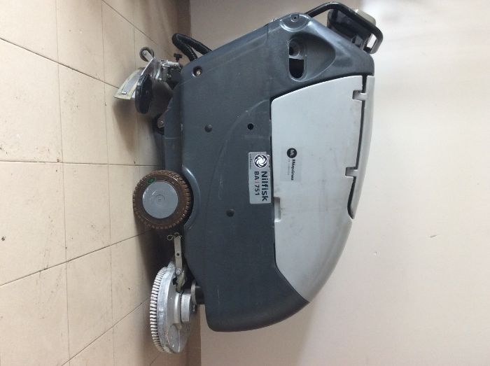 Lavadora aspiradora Nilfisk BA751