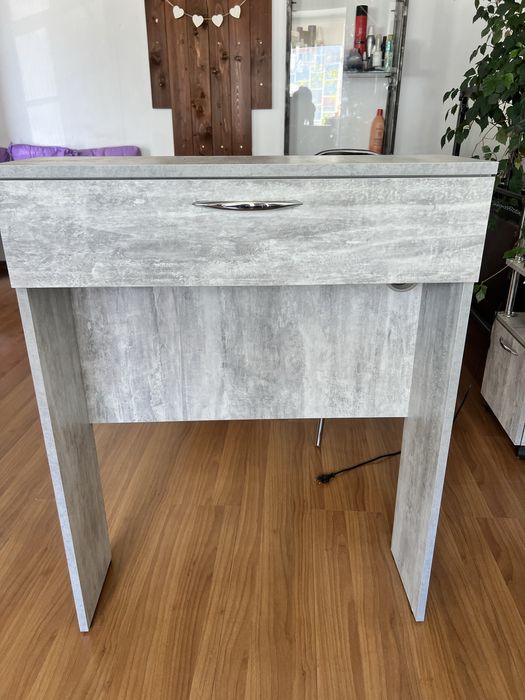 Столик гримерний