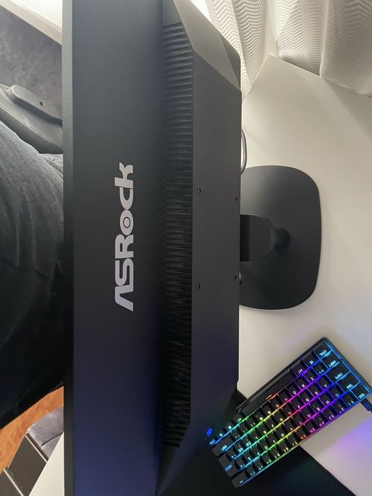 Монітор Asrock