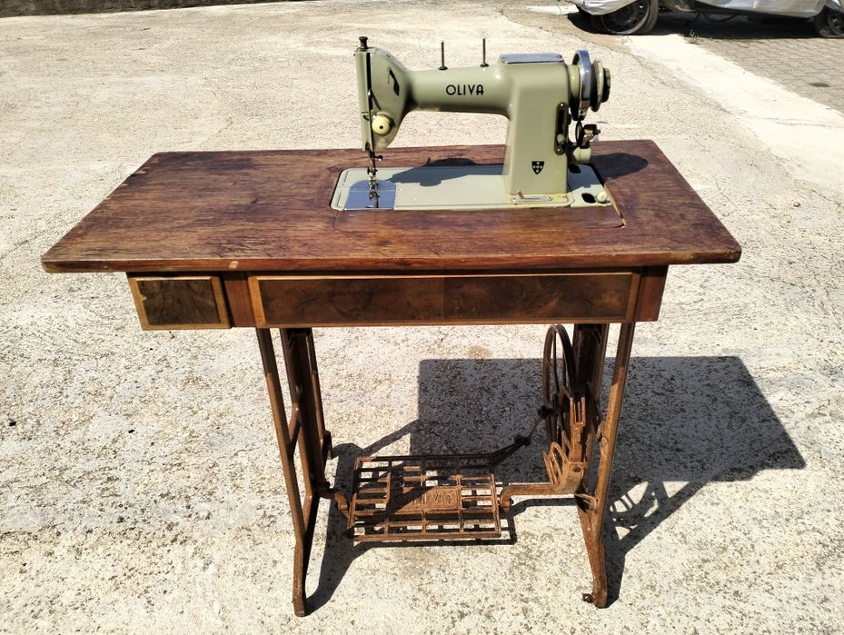 Máquina de Costura Oliva