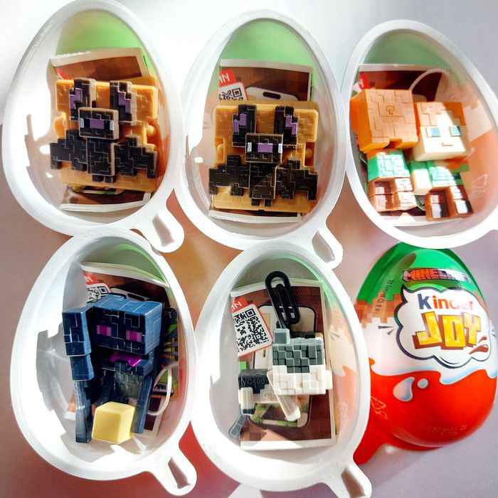 Kinder іграшки різні, новорічні серії 2024,2023