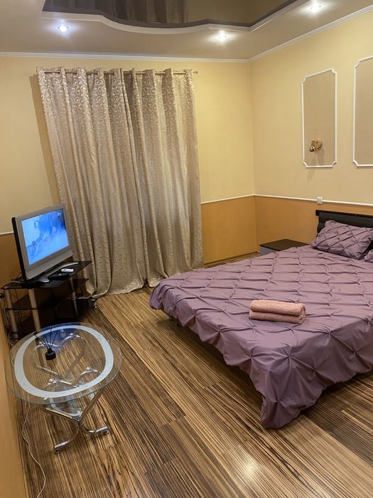 Сдам посуточно почасово 3часа-400,1-но комнатную квартиру на 95-м