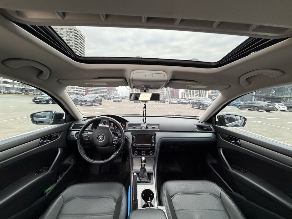 VOLKSWAGEN Passat В7 2013 2.5 газ бензин