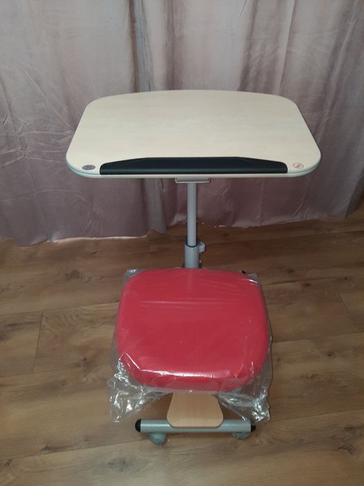 Stolik Ergonomiczny z Siedziskiem